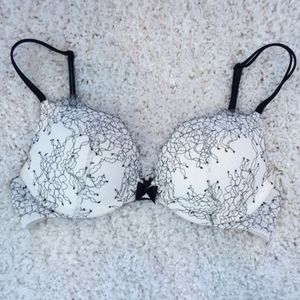Victoria's Secret Very Sexy 32C white  lace bra